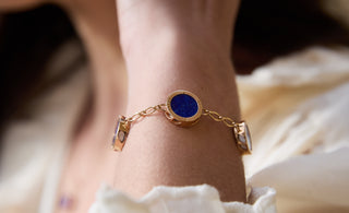 L’éclat mystique et le bleu intense du bracelet lapis-lazuli Uchéal : un bijou singulier